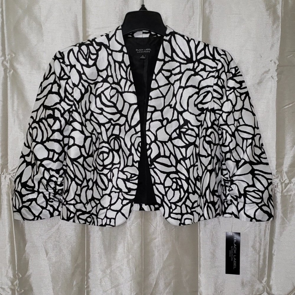 Black and white rose print blazer